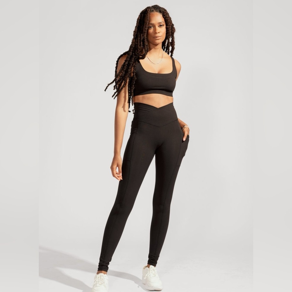 POPFLEX Crisscross Hourglass® Legging with Pockets - Black